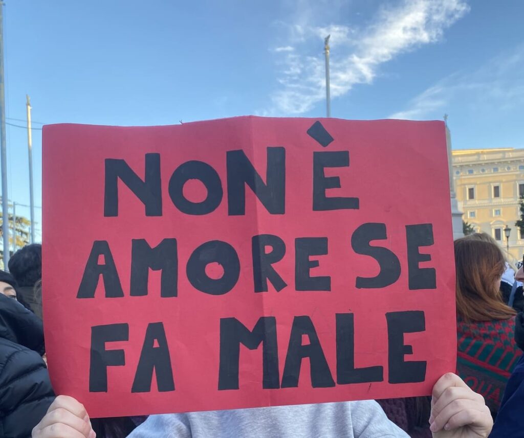 Femminicidio, consenso e nuove generazioni: riflettere sul presente per costruire il futuro Femminicidio, consenso e nuove generazioni: riflettere sul presente per costruire il futuro